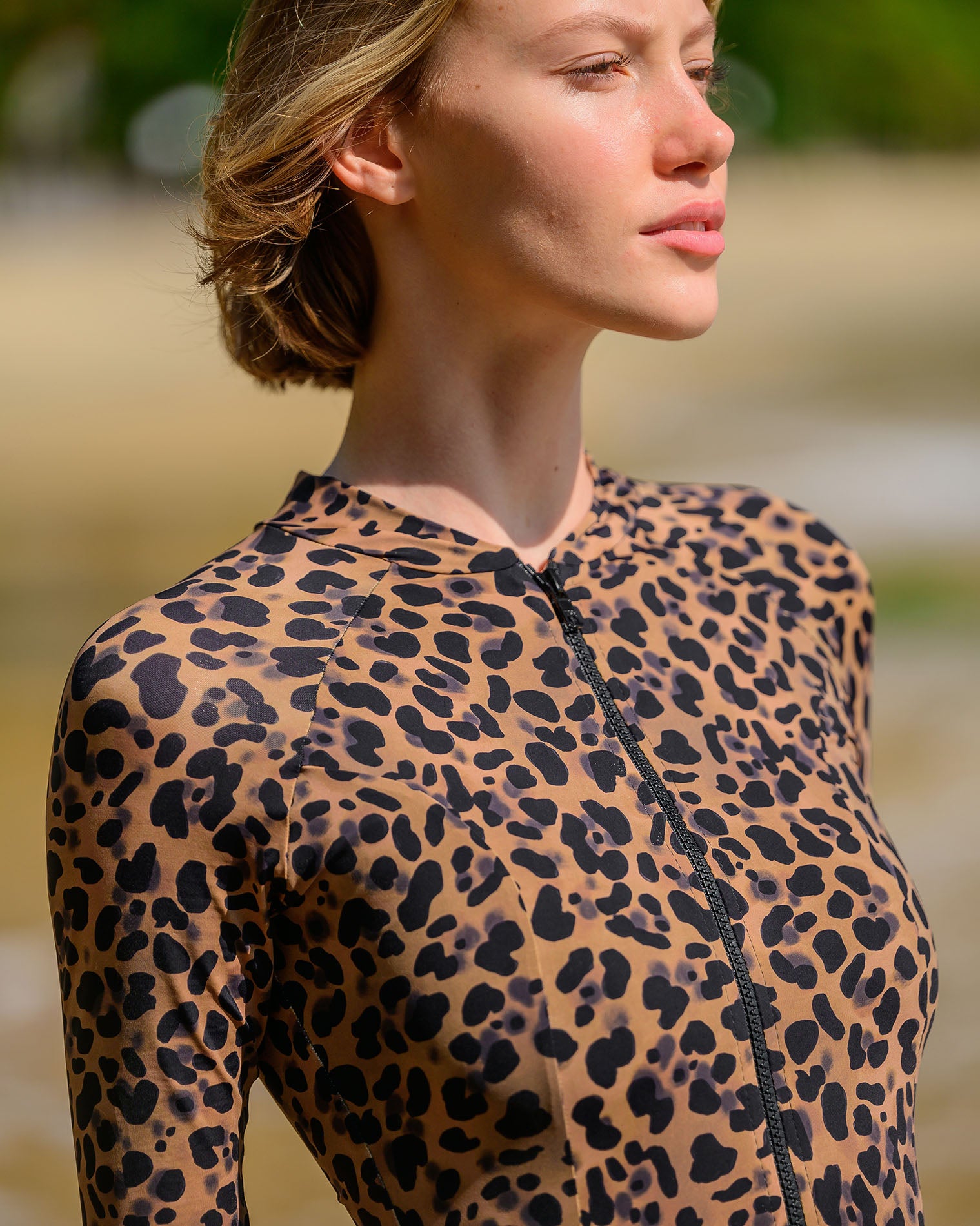 Maiô manga longa Gaya Onça para esportes aquáticos, beach wear, kite surf, natacao, SUP, paddleboard, stand up paddle, wakeboard, wind surf, roupa feminina de praia, roupa de praia, maio, wet suit, lycra para surfe, protecao UV