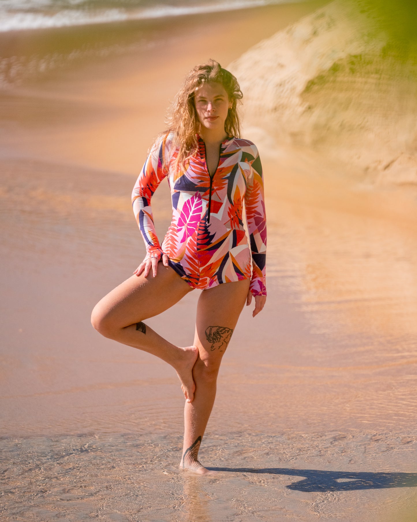 Maiô manga longa Maya Bardot para esportes aquáticos, beach wear, kite surf, natacao, SUP, paddleboard, stand up paddle, wakeboard, wind surf, remo, canoa havaiana, vaa, roupa feminina de praia, roupa de praia, maio, wet suit, lycra para surfe, protecao UV