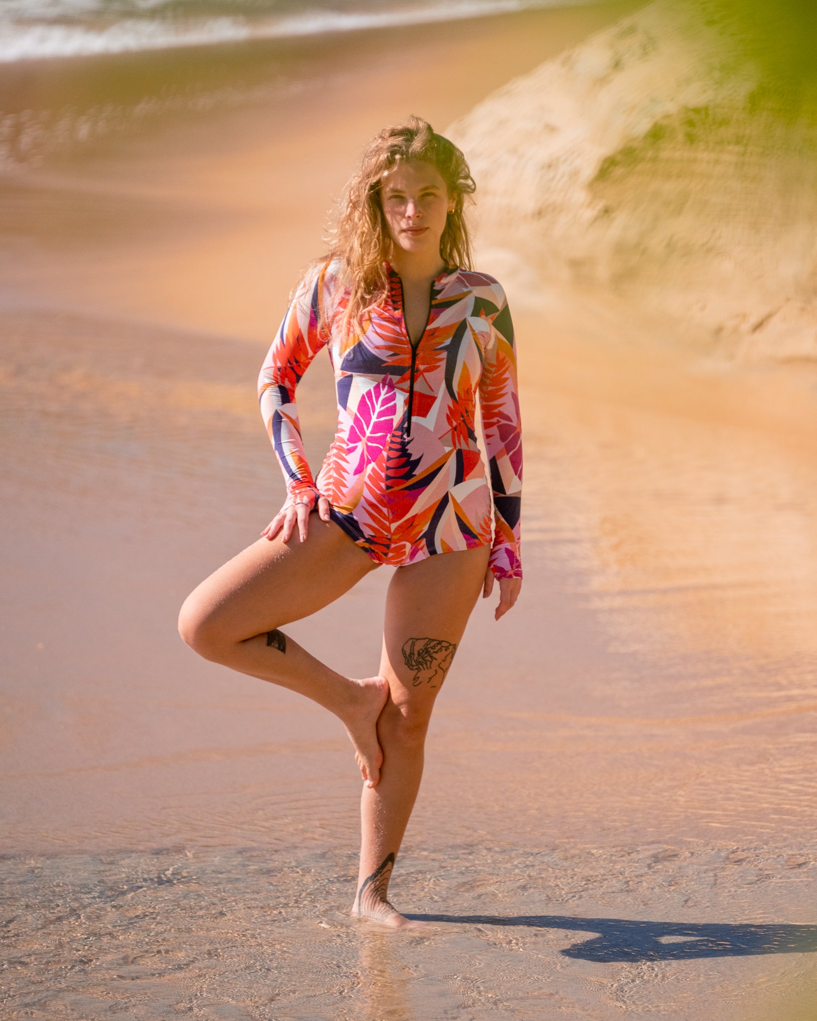 Maiô manga longa Maya Bardot para esportes aquáticos, beach wear, kite surf, natacao, SUP, paddleboard, stand up paddle, wakeboard, wind surf, remo, canoa havaiana, vaa, roupa feminina de praia, roupa de praia, maio, wet suit, lycra para surfe, protecao UV