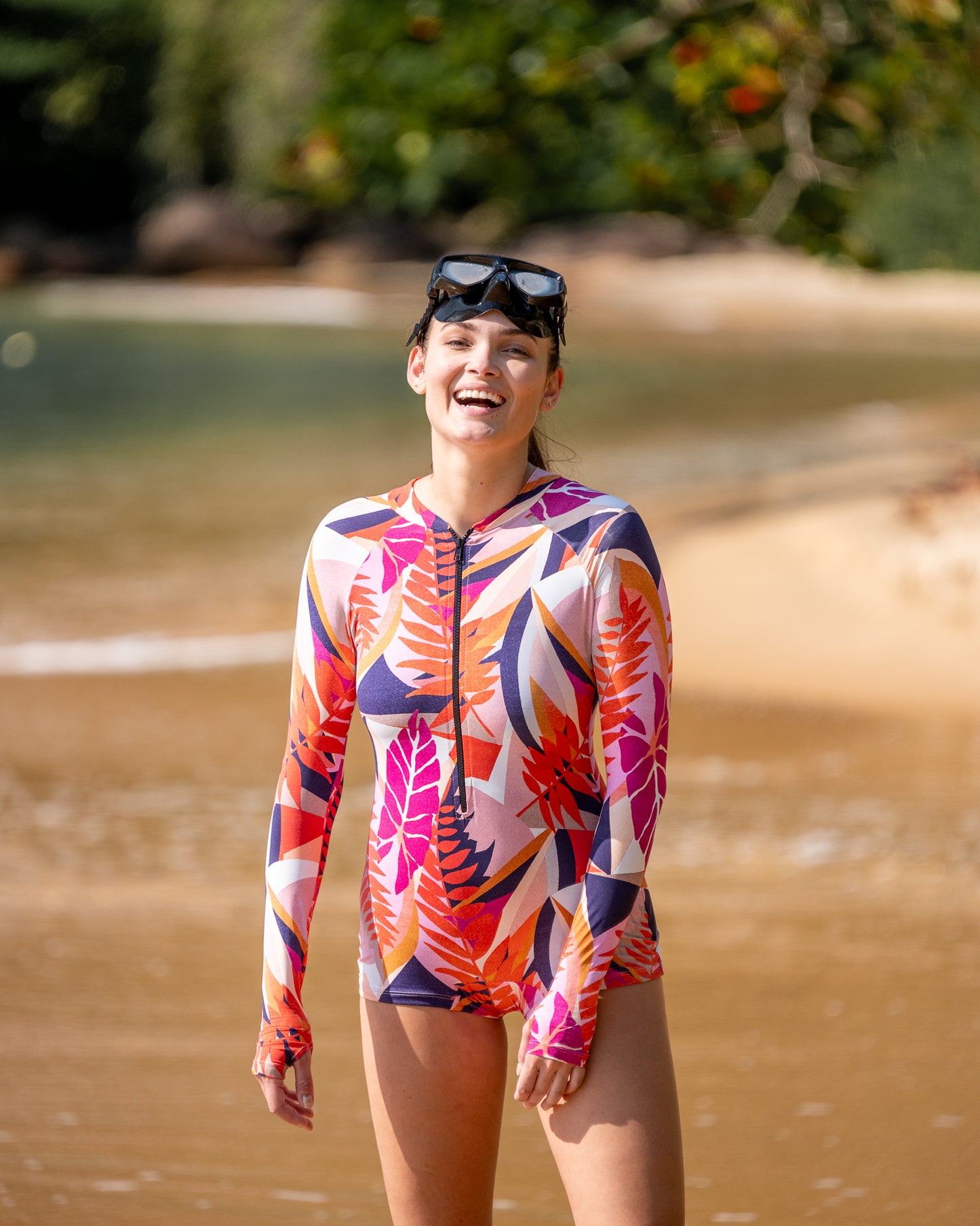 Maiô manga longa Maya Bardot para esportes aquáticos, beach wear, kite surf, natacao, SUP, paddleboard, stand up paddle, wakeboard, wind surf, remo, canoa havaiana, vaa, roupa feminina de praia, roupa de praia, maio, wet suit, lycra para surfe, protecao UV