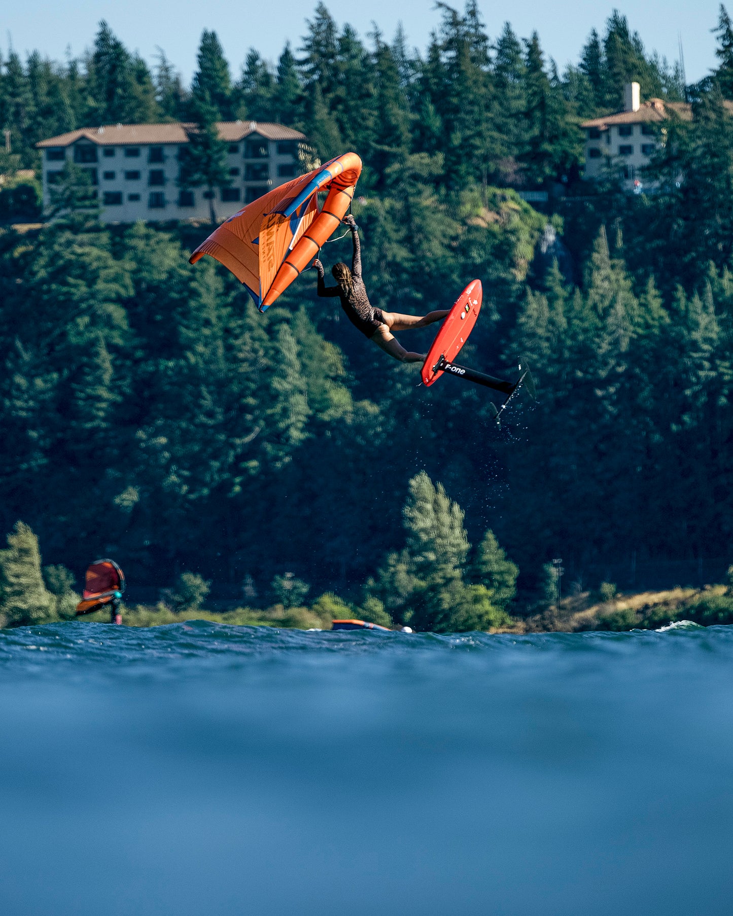 Marcela Witt usa Maiô Manga Longa Gaya Onça para esportes aquáticos, beach wear, kite surf, natacao, SUP, paddleboard, stand up paddle, wakeboard, wind surf, roupa feminina de praia, roupa de praia, maio, wet suit, lycra para surfe, protecao UV