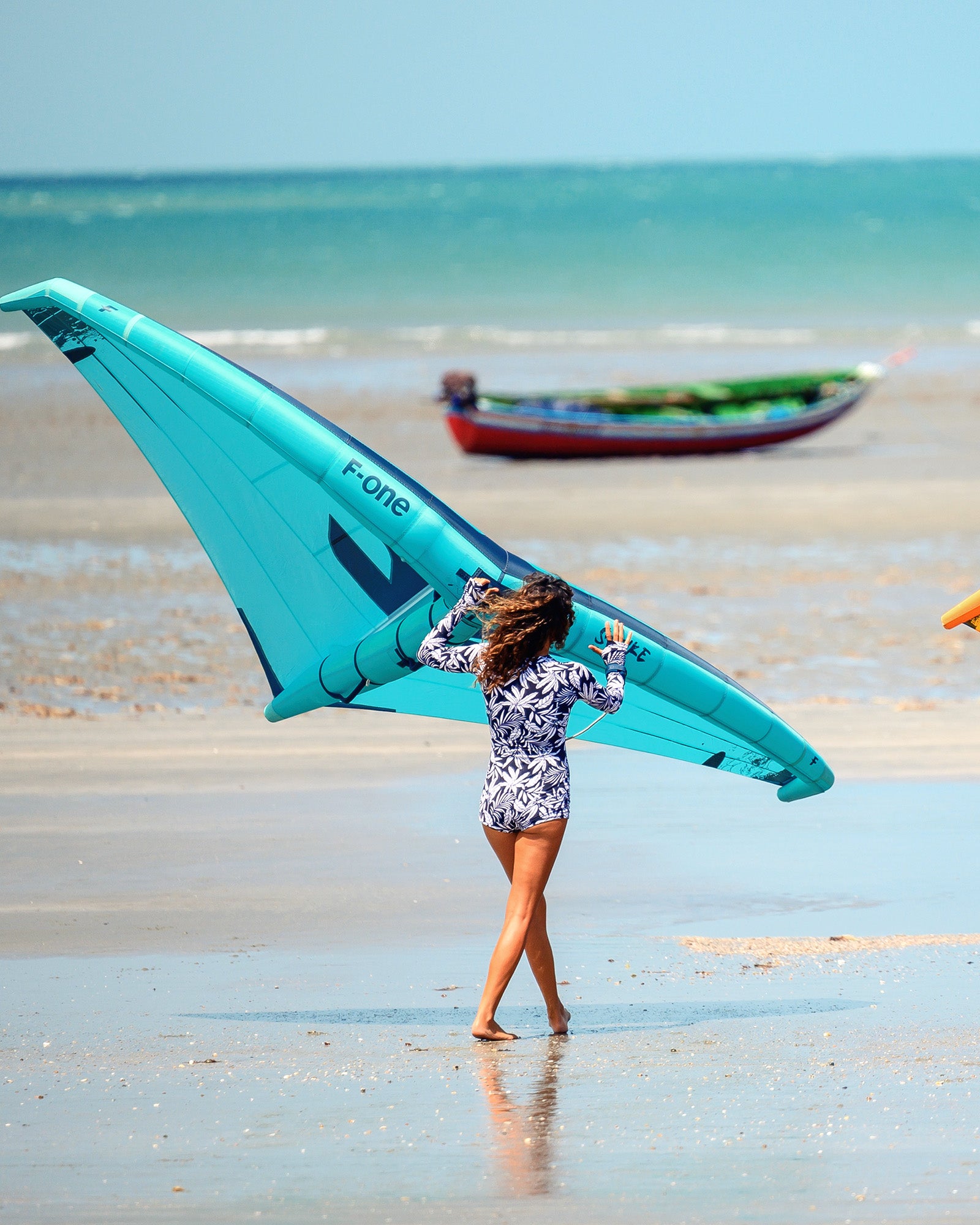 Body Gaya White Flower para esportes aquáticos, beach wear, kite surf, natacao, SUP, paddleboard, stand up paddle, wakeboard, wind surf, roupa feminina de praia, roupa de praia, maio, wet suit, lycra para surfe, protecao UV